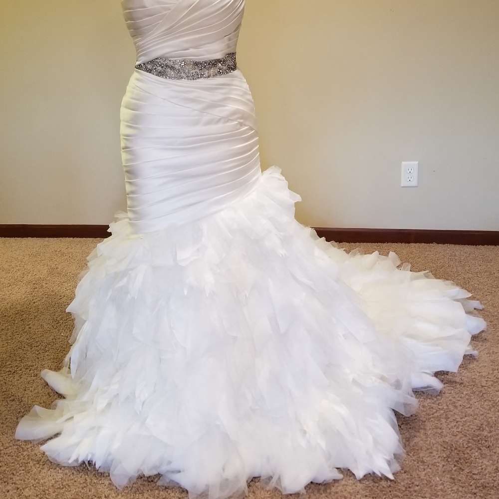 New Jovani mermaid wedding dress